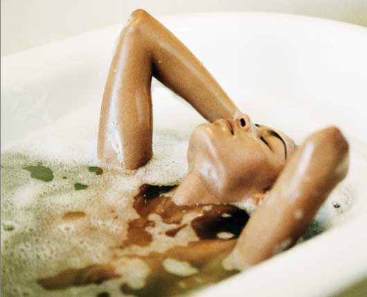 bathing_woman_home_02.jpg